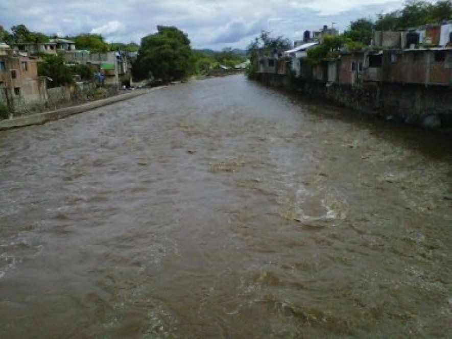 SE DERRUMBA BARRANCA