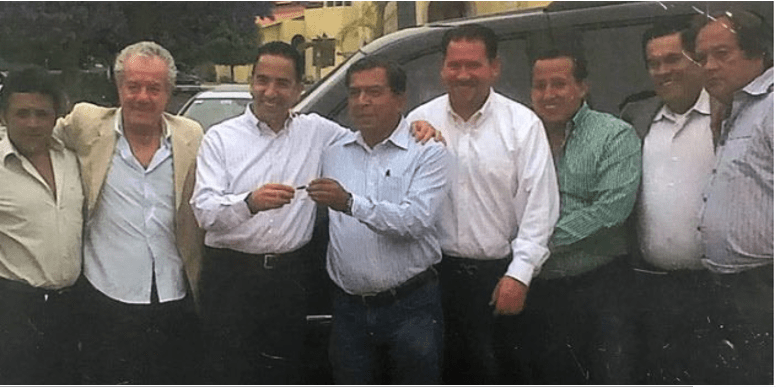 javier lozano y cachetes de verde