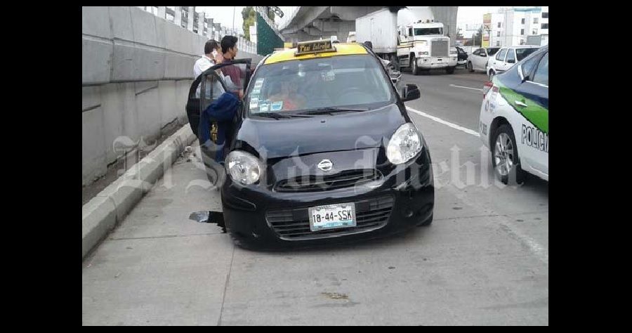 taxi es impactado por auto polo