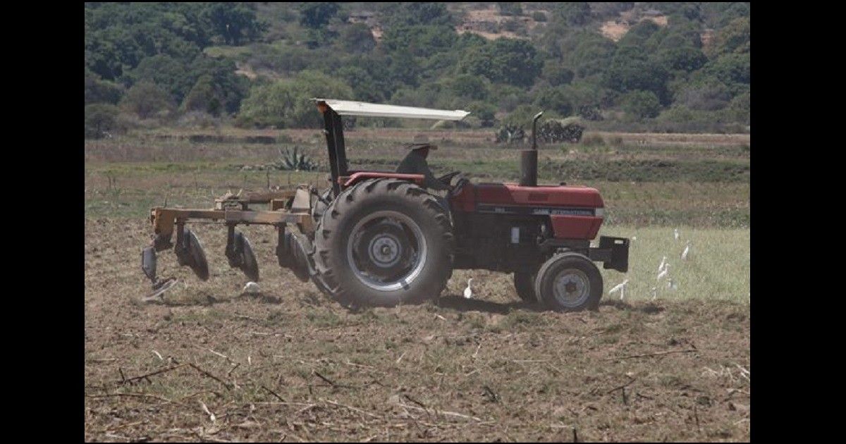 #MilManerasdeMorir Número 61: Campesino muere aplastado por el tractor que conducía en San Andrés Calpan