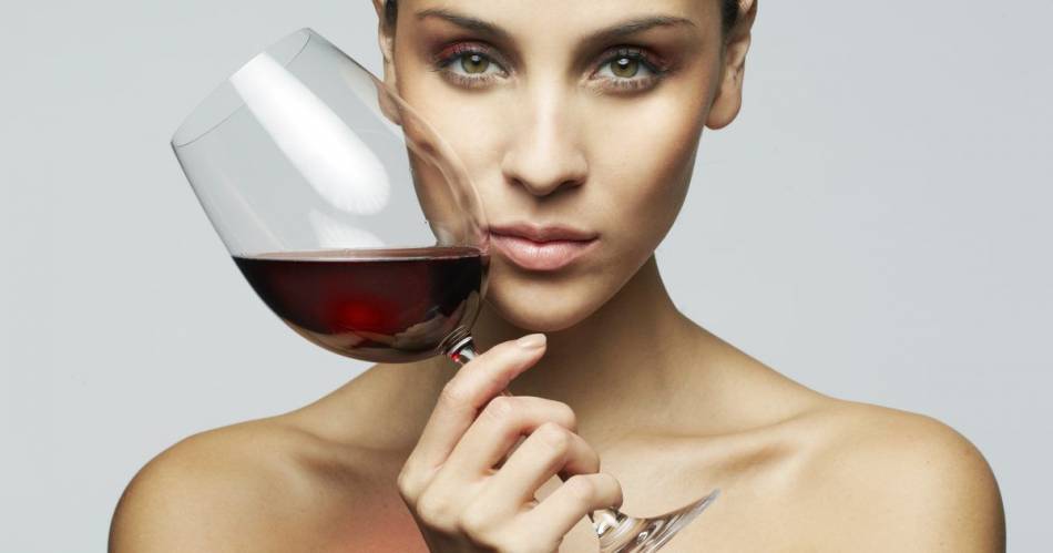 Beber una copa de vino equivale a una hora de ejercicio