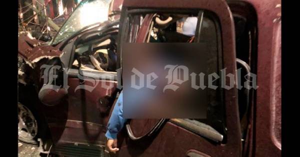 #MilManerasdeMorir Número 74: Por manejar y atender el celular, destroza la calle y muere en San Manuel