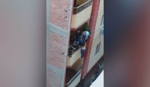 avienta a su esposa de un tercer piso porque le pedia para el gasto 1 0