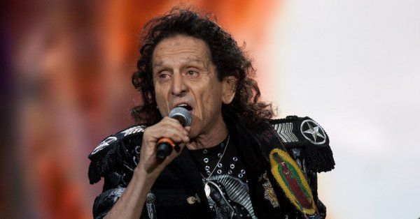 Alex Lora se disculpa por dichos de su hija, ofrece canci&oacute;n a AMLO y pide homenaje en Bellas Artes