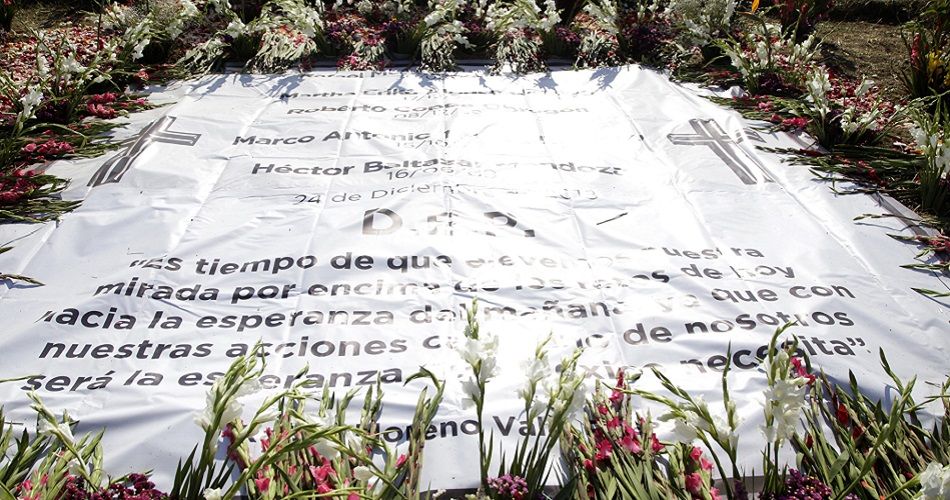 colocan ofrenda floral 448088