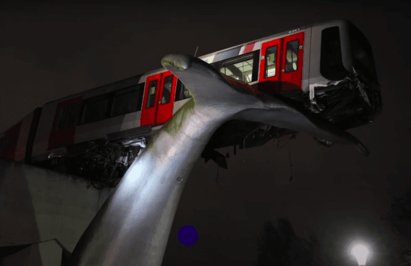 escultura ballena holanda metro.png 881492953