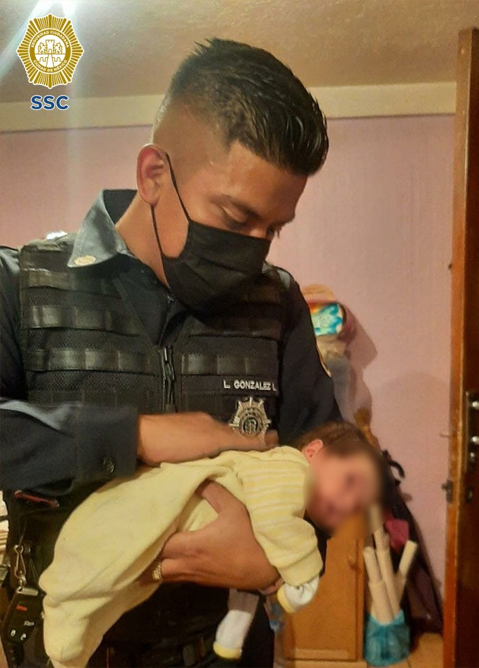 oficial policia salvando bebe ssc