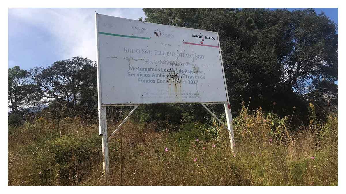Placa de Semarnat, ubicada en San Felipe Teotlalcingo rumbo a los volcanes.