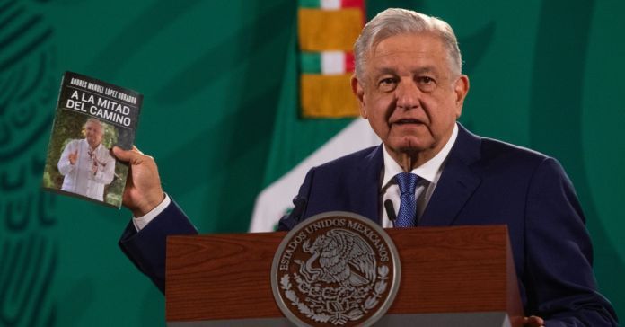 amlo lopez obrador libro a la mitd del camino mexico