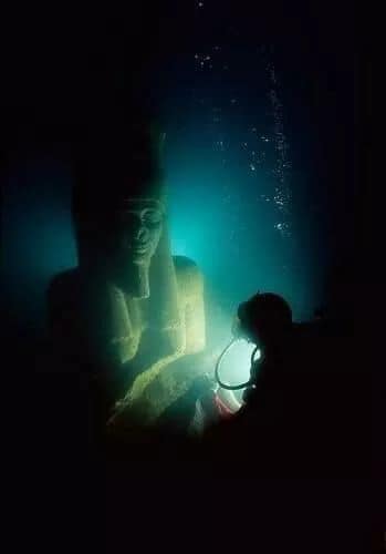 La ciudad de Heracleion en el antiguo Egipto fue muy importante, pero debido a las condiciones climáticas terminó bajo el agua, a 45 metros de profundidad del Mediterráneo frente a Alejandría.