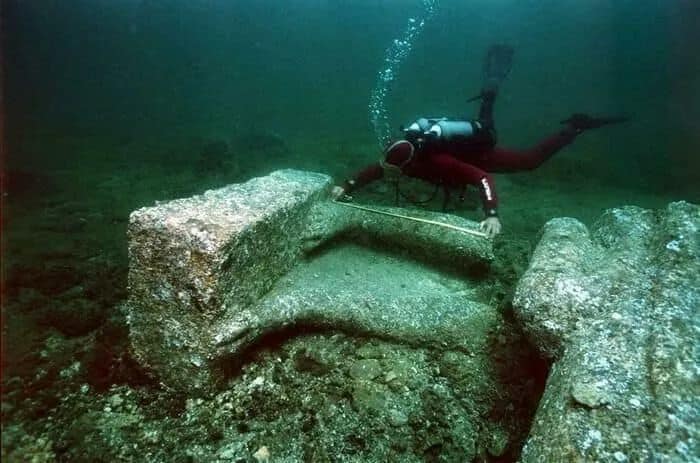 La ciudad de Heracleion en el antiguo Egipto fue muy importante, pero debido a las condiciones climáticas terminó bajo el agua, a 45 metros de profundidad del Mediterráneo frente a Alejandría. 