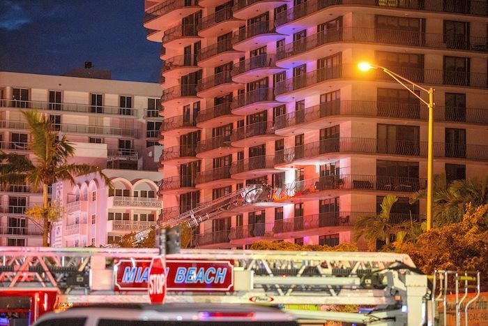labores de rescate en edificio derrumbado en miami