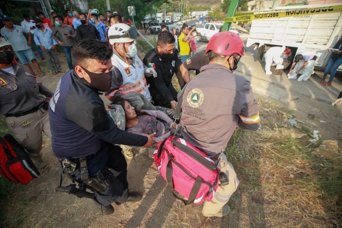 mujer rescatada de accidente de migrantes en chiapas