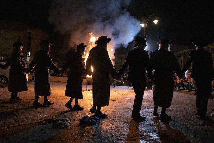 ultraortodoxos bailan en jerusalen