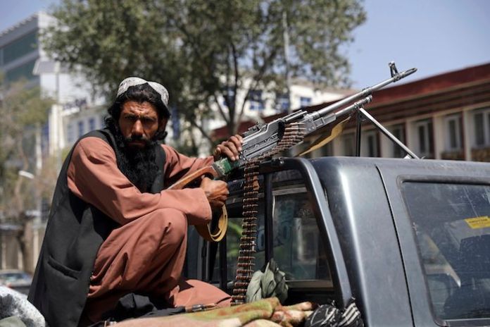 un combatiente del taliban