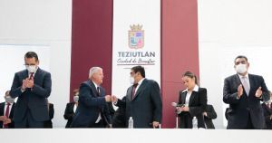 Miguel Barbosa asisti&oacute; a la toma de protesta del alcalde de Teziutl&aacute;n