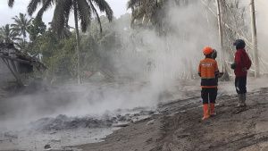 FOTOS: As&iacute; qued&oacute; la isla donde el volc&aacute;n Semeru hizo erupci&oacute;n y dejo 14 muertos