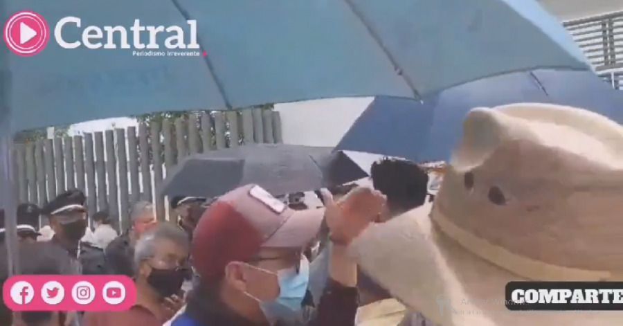 Se arma zafarrancho en un acceso de CU para la vacunaci&oacute;n covid