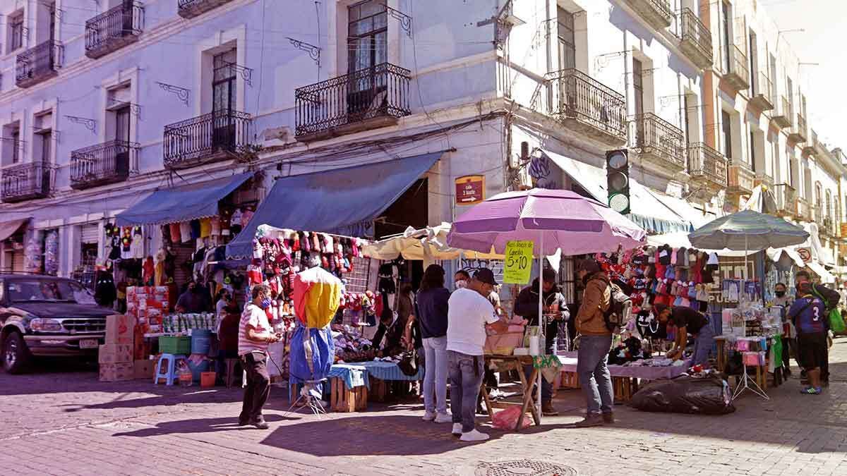 En v&iacute;speras de Navidad, Ayuntamiento de Puebla realiza operativos contra ambulantes