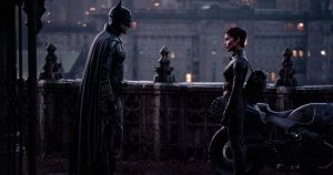 Nuevo avance de The Batman revela una posible alianza con Gat&uacute;bela