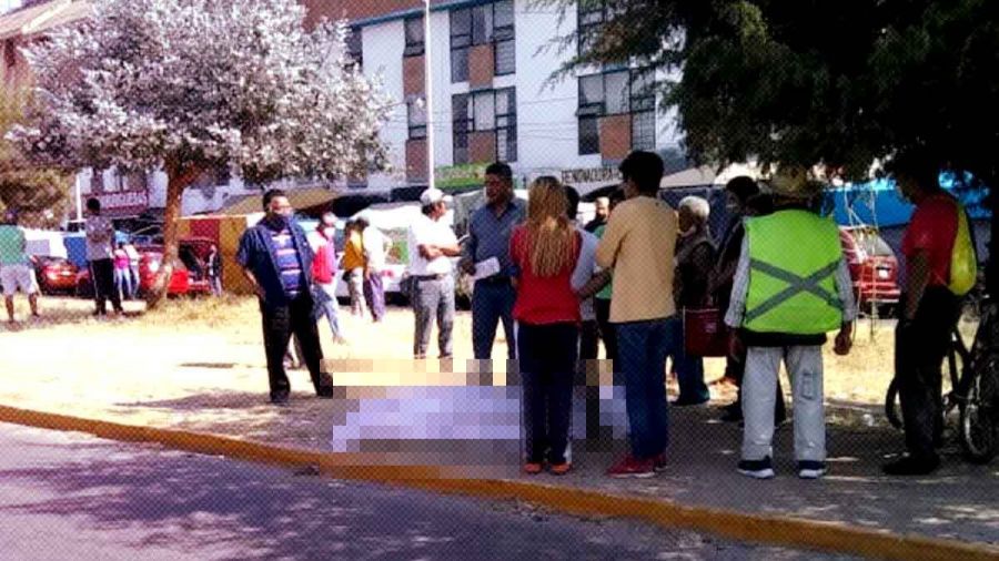 Franelero muere frente a clínica del IMSS en Amalucan
