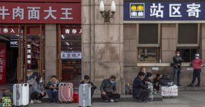China anuncia confinamiento en Heihe, debido a rebrotes de coronavirus.