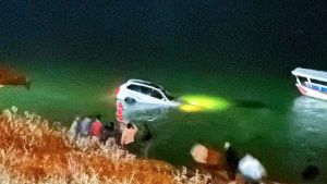 Conductor ebrio cae a la presa de Tenango de las Flores en Huauchinango