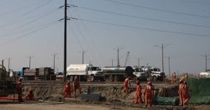 Los trabajadores iniciaron el martes un paro de labores en demanda de mejoras salariales 