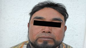 Detienen a dos hombres en posesi&oacute;n de un halc&oacute;n sin vida