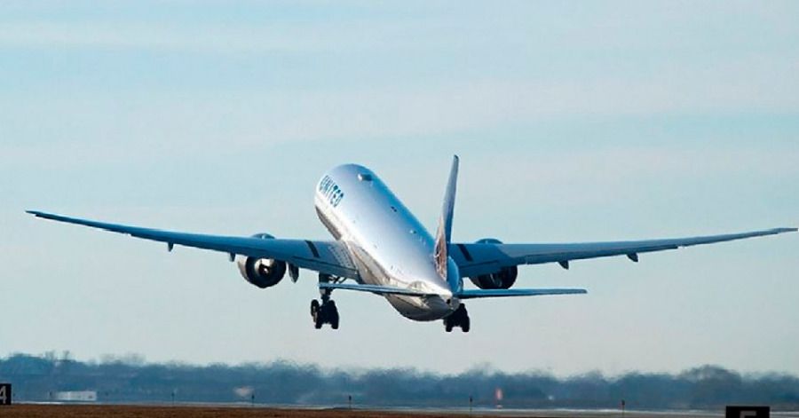 Vuelo Canc&uacute;n-Houston de United aterriza en Nueva Orleans, tras perder motor