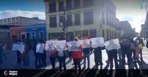 Los manifestantes piden libertad de sus compa&ntilde;eros sindicalizados.