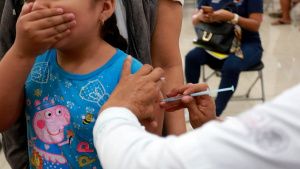 Gobierno de AMLO impugna orden de incluir a menores de edad en vacunación anticovid