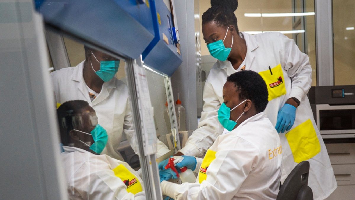M&eacute;dicos sudafricanos creen que variante &Oacute;micron puede ser m&aacute;s leve que la Delta