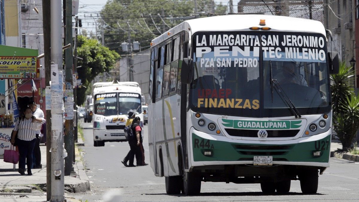 Transportistas de Puebla piden aumento al pasaje y ahora sí prometen mejorar sus unidades