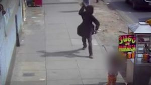VIDEO FUERTE: Indigente agrede con un ladrillo a ni&ntilde;a de 3 a&ntilde;os en Per&uacute;