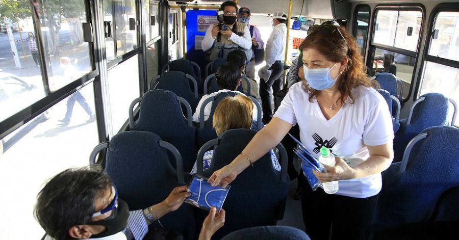 Sector restaurantero de Puebla regalar&aacute; 5 mil cubrebocas y gel antibacterial a usuarios del transporte p&uacute;blico