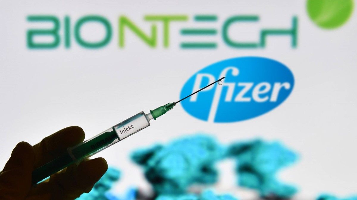 Vacunaci&oacute;n anual contra la covid podr&iacute;a ser necesaria: director BioNTech