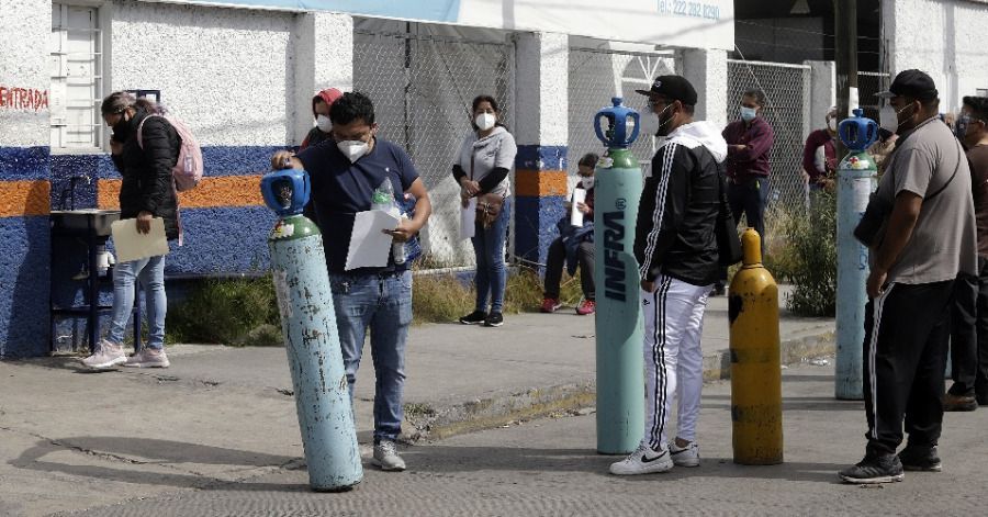 Vuelve la traves&iacute;a de los poblanos por la compra de ox&iacute;geno para enfermos covid; van de los 5 mil a hasta los 14 mil pesos