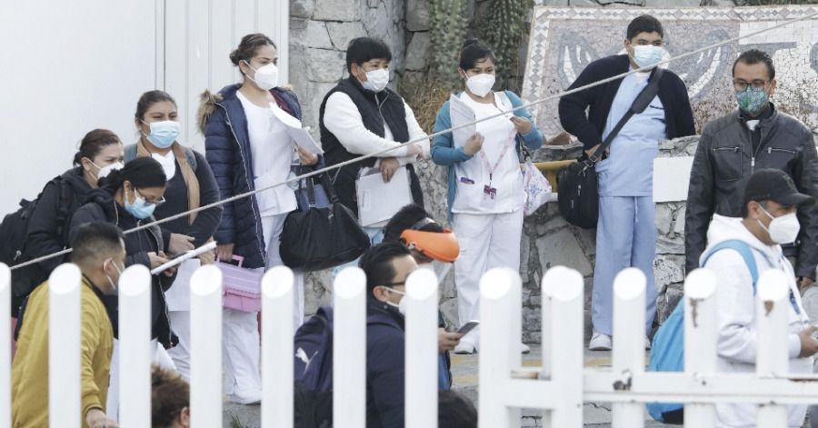 Personal de salud denuncia que en Puebla vacunaron a m&eacute;dicos que ni siquiera atienden casos de coronavirus
