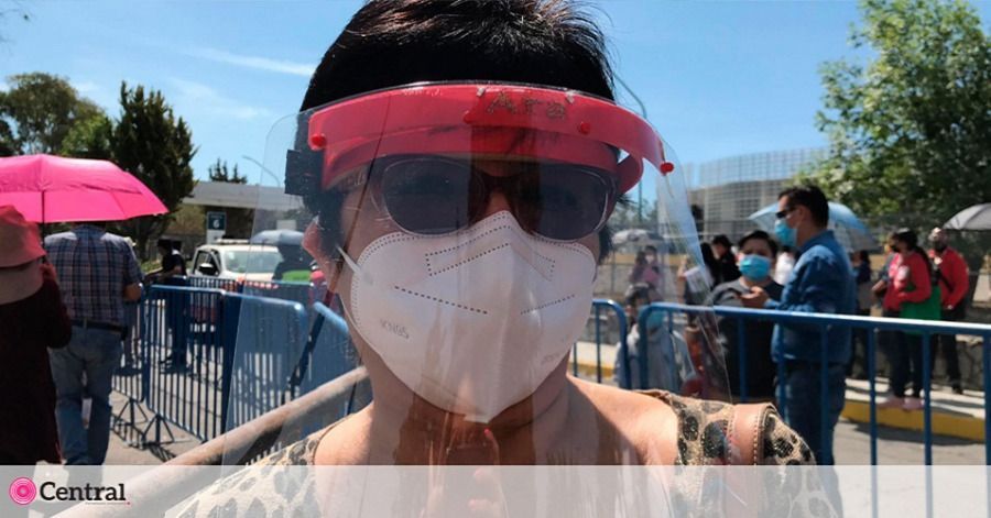 &ldquo;Brinco de felicidad&rdquo;: Araceli fue de las primeras en vacunarse en Puebla