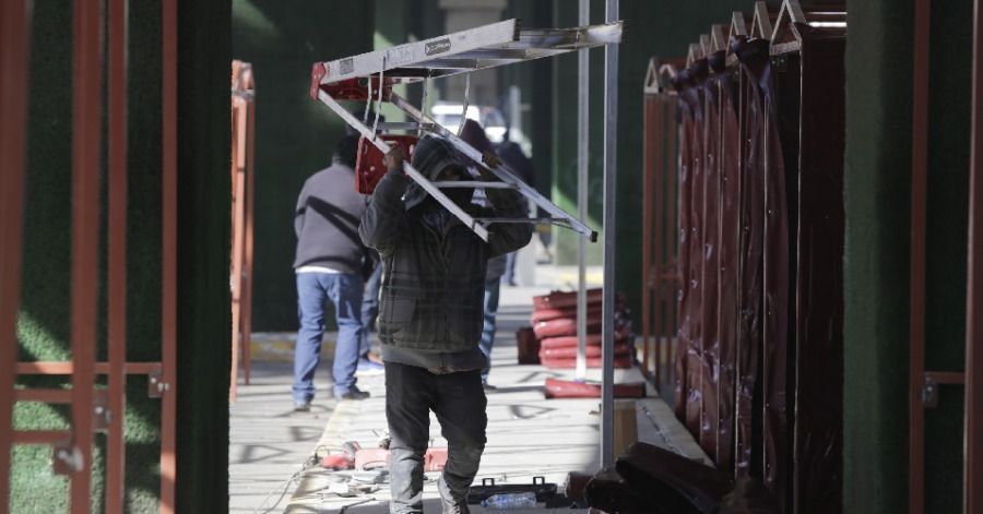Ayuntamiento arranca instalaci&oacute;n del mercado temporal de Amalucan