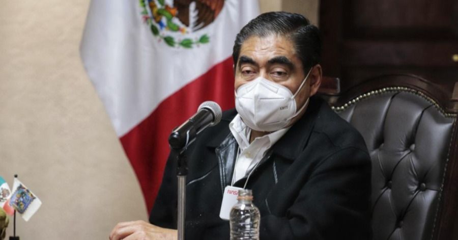 El gobernador en su conferencia de prensa matutina.