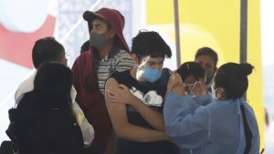 En el primer d&iacute;a de la jornada, mil 368 menores con comorbilidades se vacunaron contra la covid en Puebla