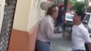 Adolescentes de Jalisco golpean a anciano y se graban. Padres de tres de ellos los entregan