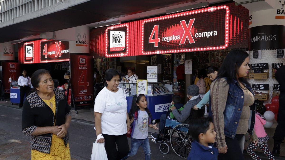 Descartan permisos a ambulantes en el Centro de Puebla por El Buen Fin.
