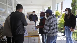 Entre gritos avanza la votación interna del PAN en San Baltazar Tetela