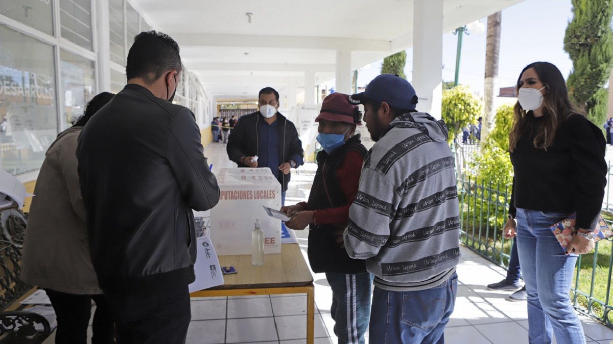 Entre gritos avanza la votaci&oacute;n interna del PAN en San Baltazar Tetela