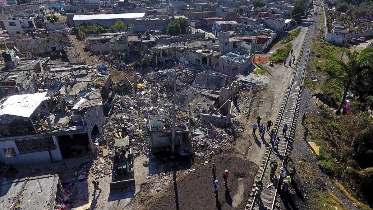 Zona Cero de Xochimehuacan tiene 233 lotes irregulares asentados sobre ductos de Pemex y v&iacute;as de Ferromex