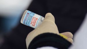 Moderna desarrollar&iacute;a una vacuna exclusiva para combatir cepa &Oacute;micron
