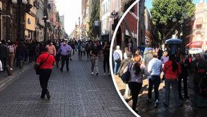 Poblanos llenan las calles del centro de Puebla por el Buen Fin